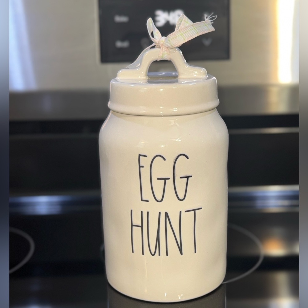 NWT, Rae Dunn, ceramic Egg hunt canister with lid